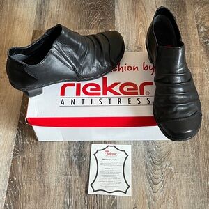 Like new! Rieker Women’s Black Leather Louise 80 Loafers